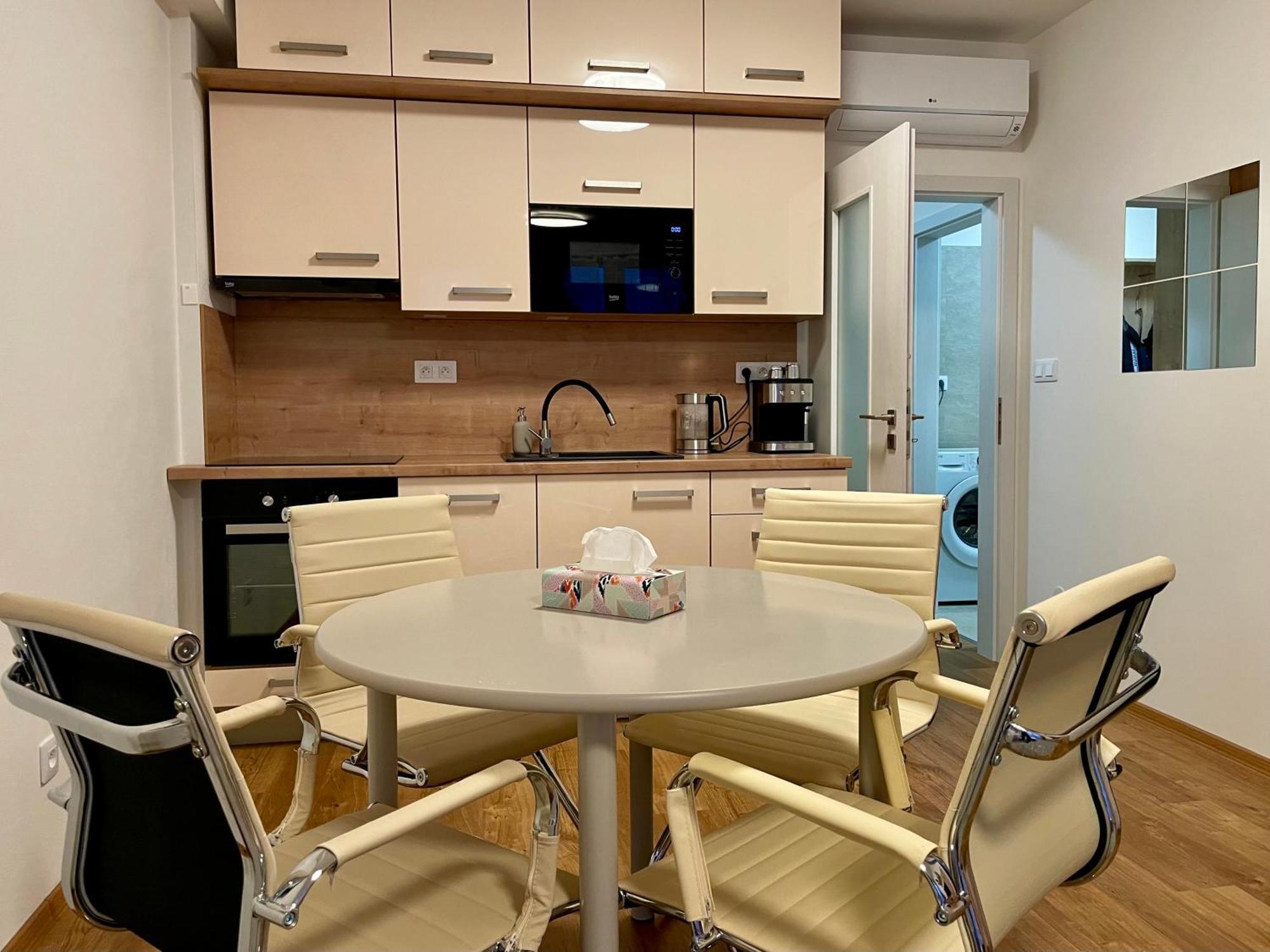 Apartman Astra Sezimovo Usti Экстерьер фото
